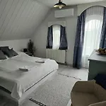 Hillside Pool House Feriehus Velence