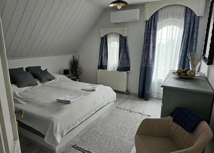 Hillside Pool House Semesterbostad Velence